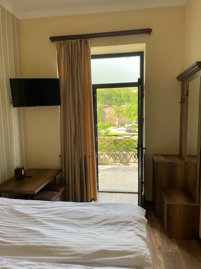 Yolyans Hotel Goris Exterior foto