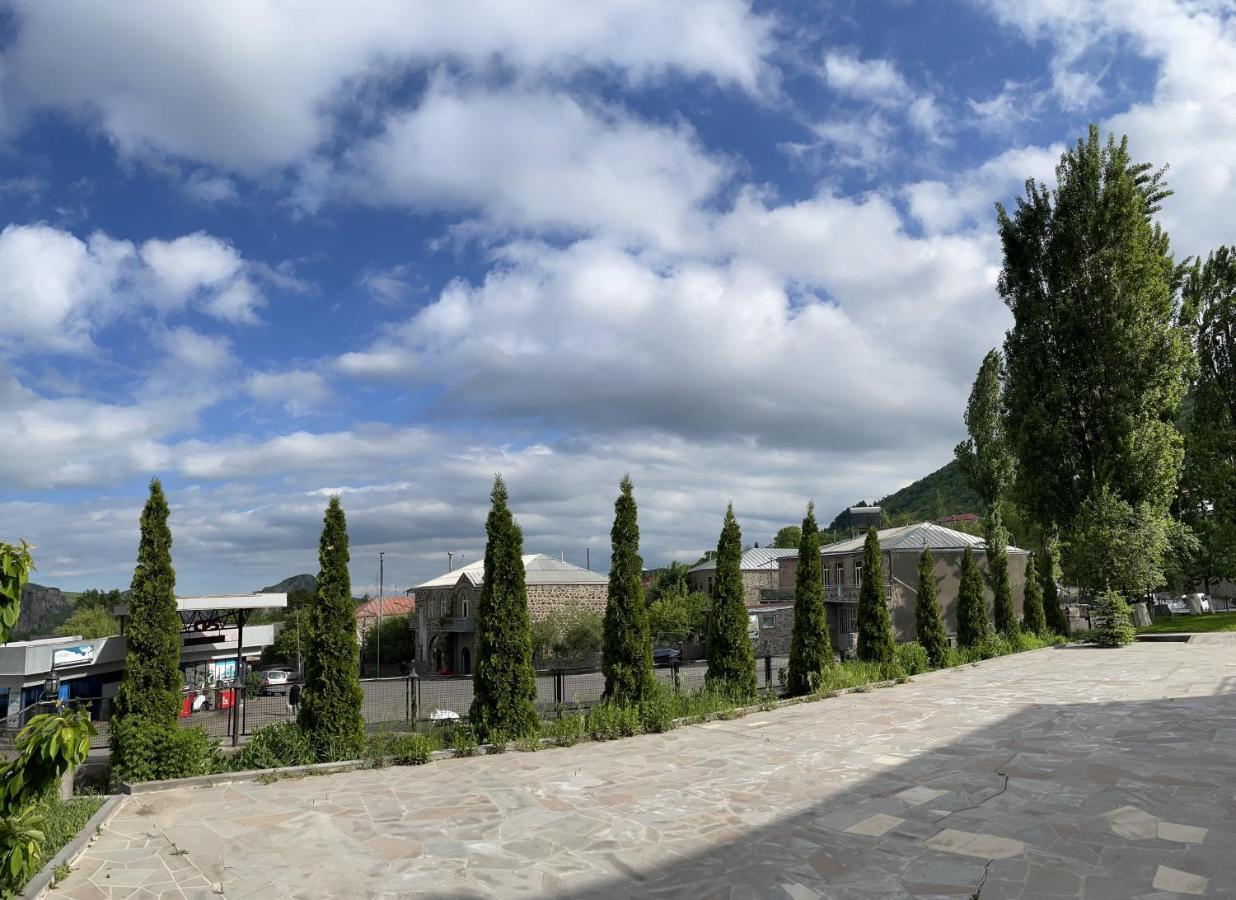 Yolyans Hotel Goris Exterior foto