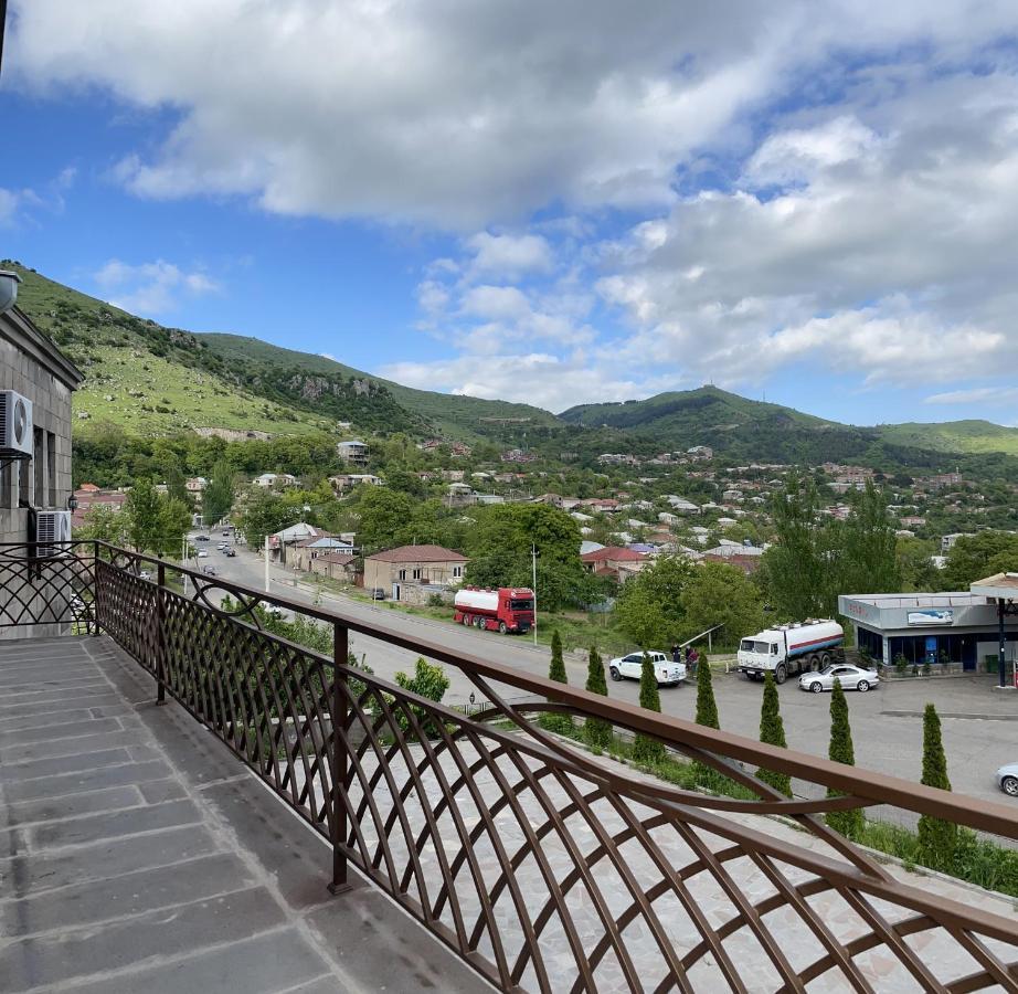 Yolyans Hotel Goris Exterior foto