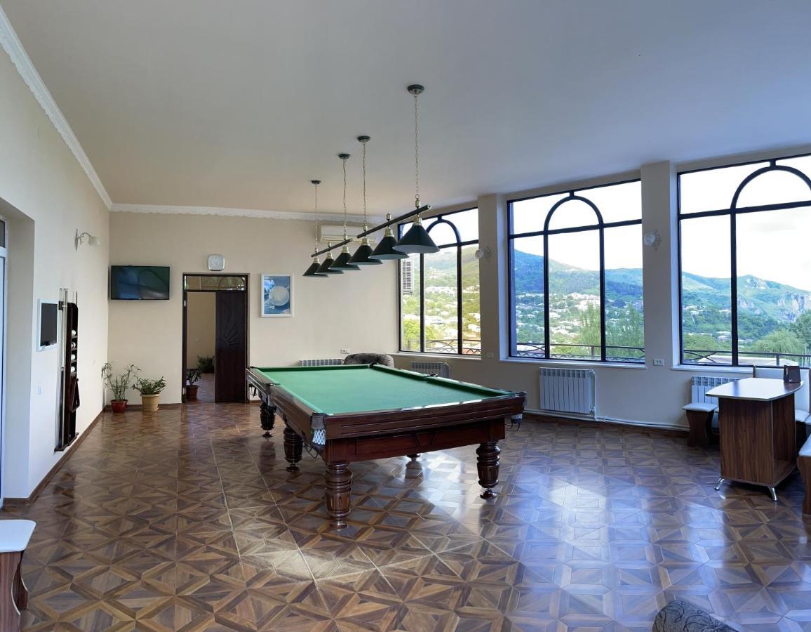 Yolyans Hotel Goris Exterior foto