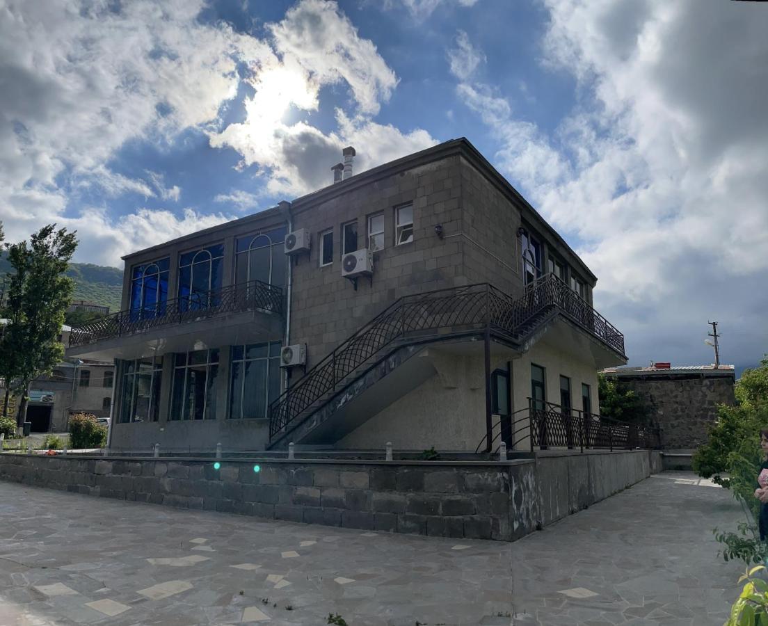 Yolyans Hotel Goris Exterior foto