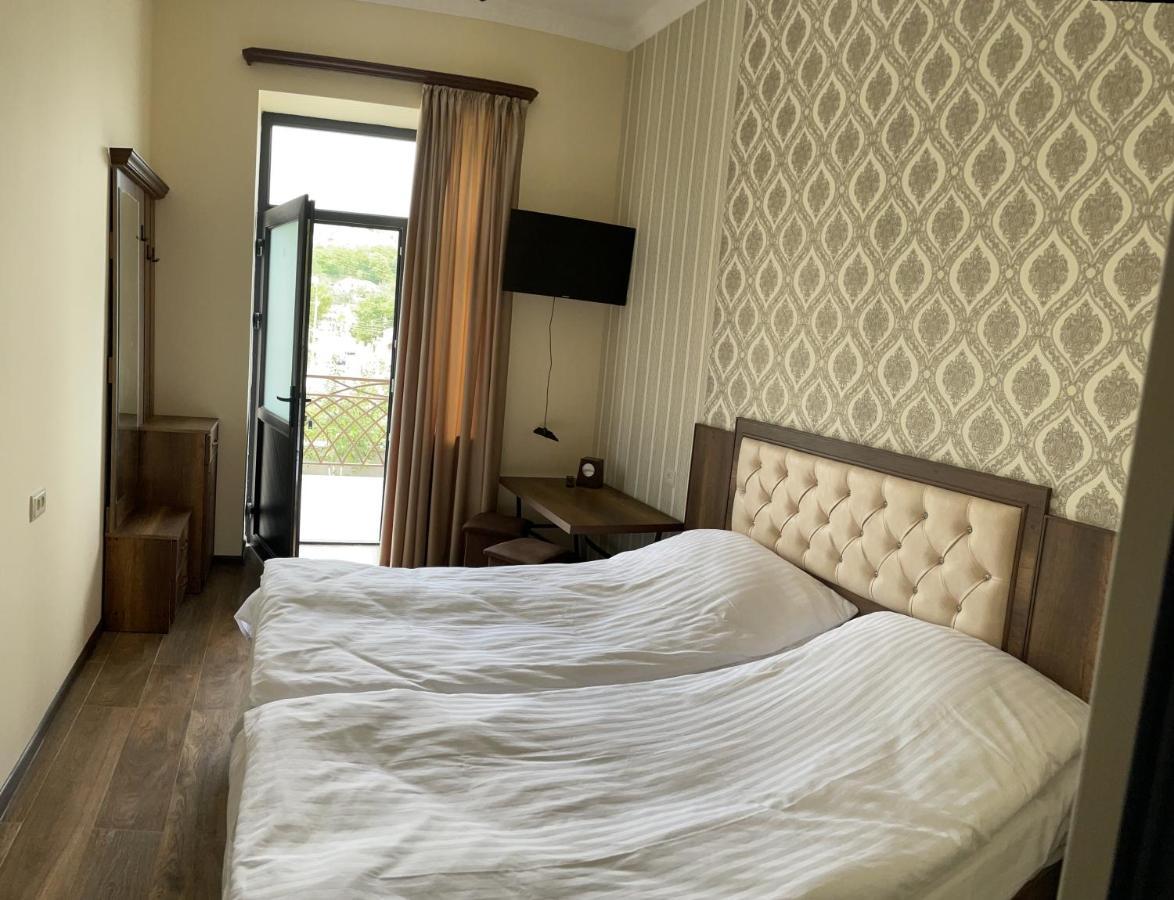 Yolyans Hotel Goris Exterior foto