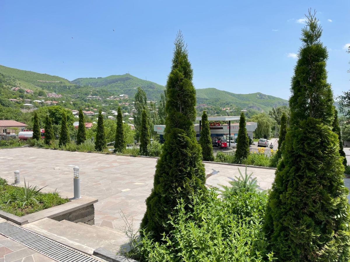 Yolyans Hotel Goris Exterior foto